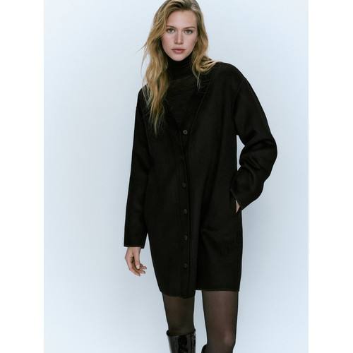 Черное полушерстяное пальто с пуговицами