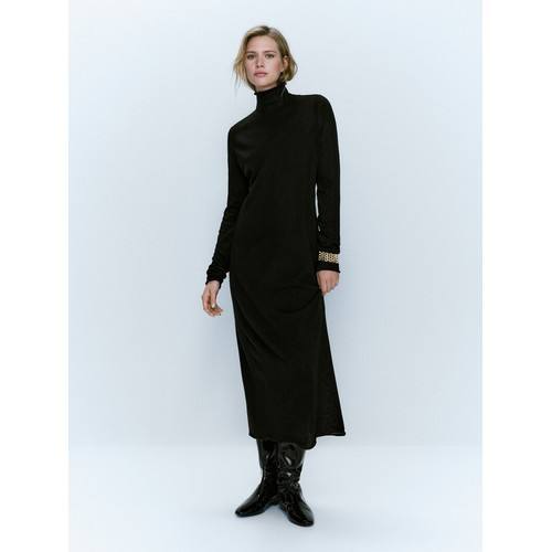 Длинное черное платье из шерсти